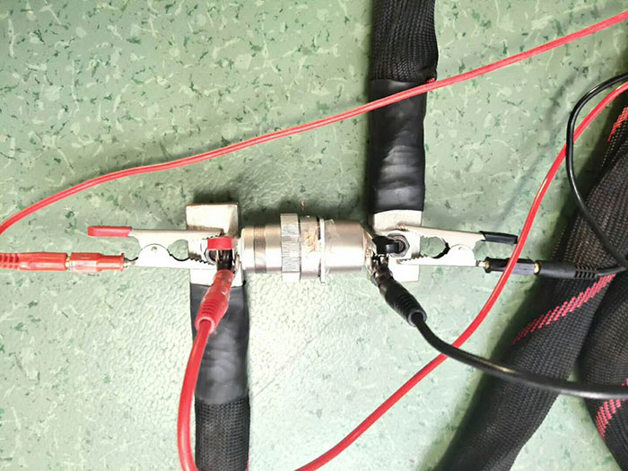 航天航空充電樁耦合插頭大電流溫升及電阻測(cè)試裝置安裝現(xiàn)場(chǎng)
